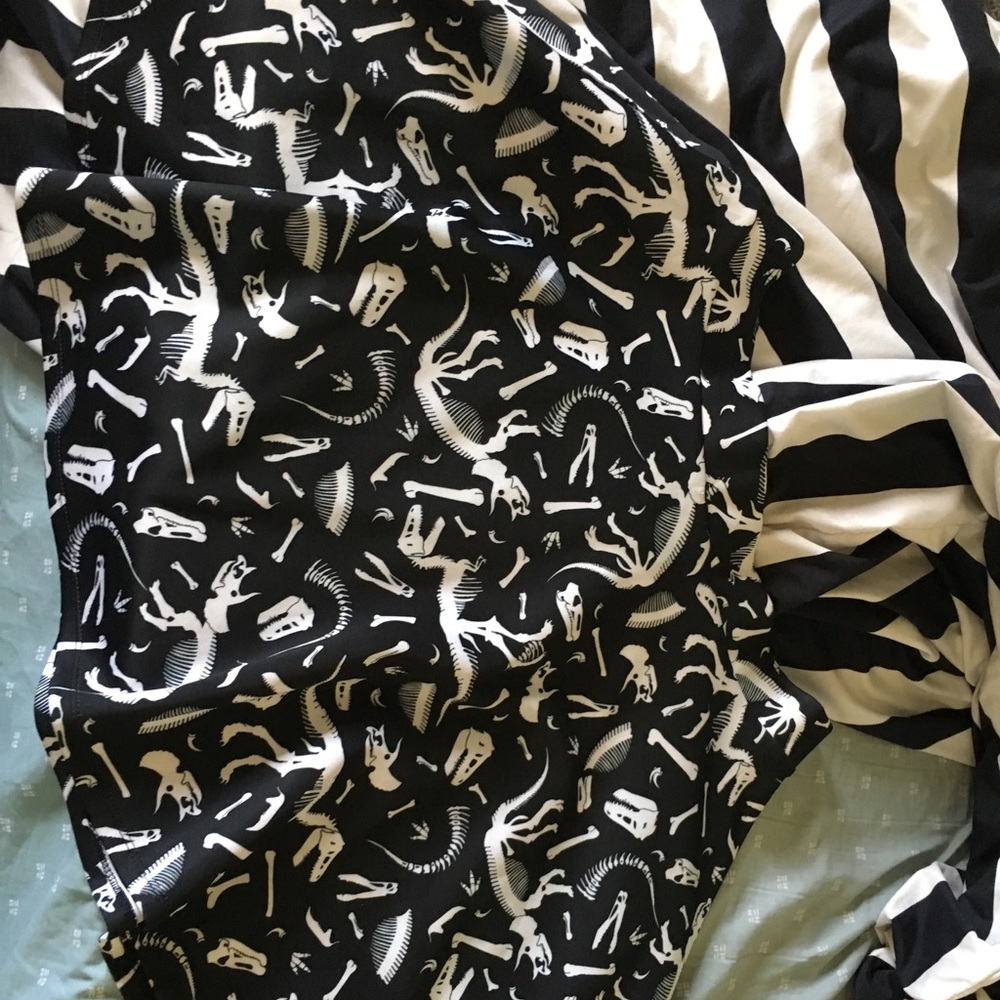 Dinosaur hot topic skirt! NWOT